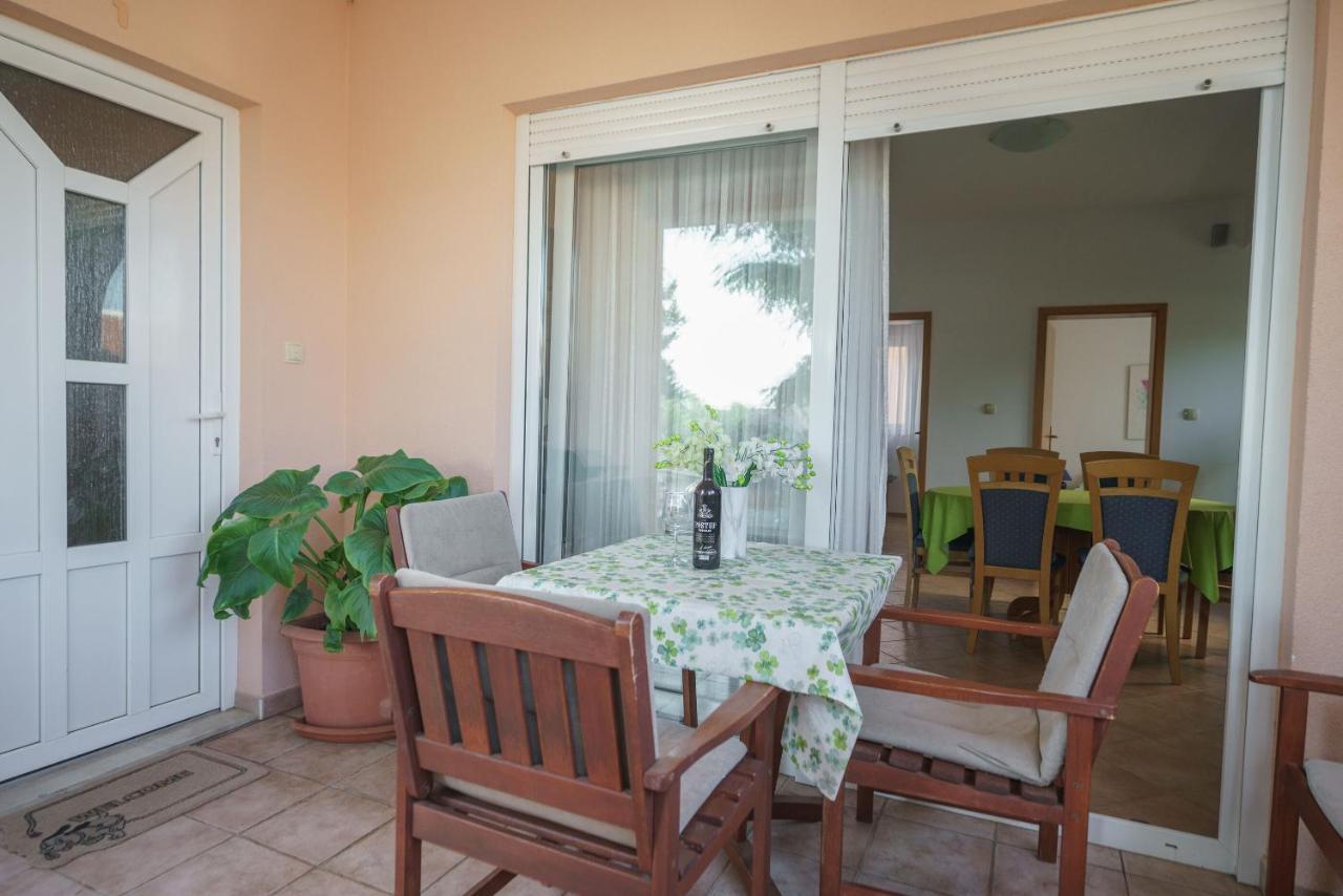 Apartmani Nedoklan Srima Εξωτερικό φωτογραφία